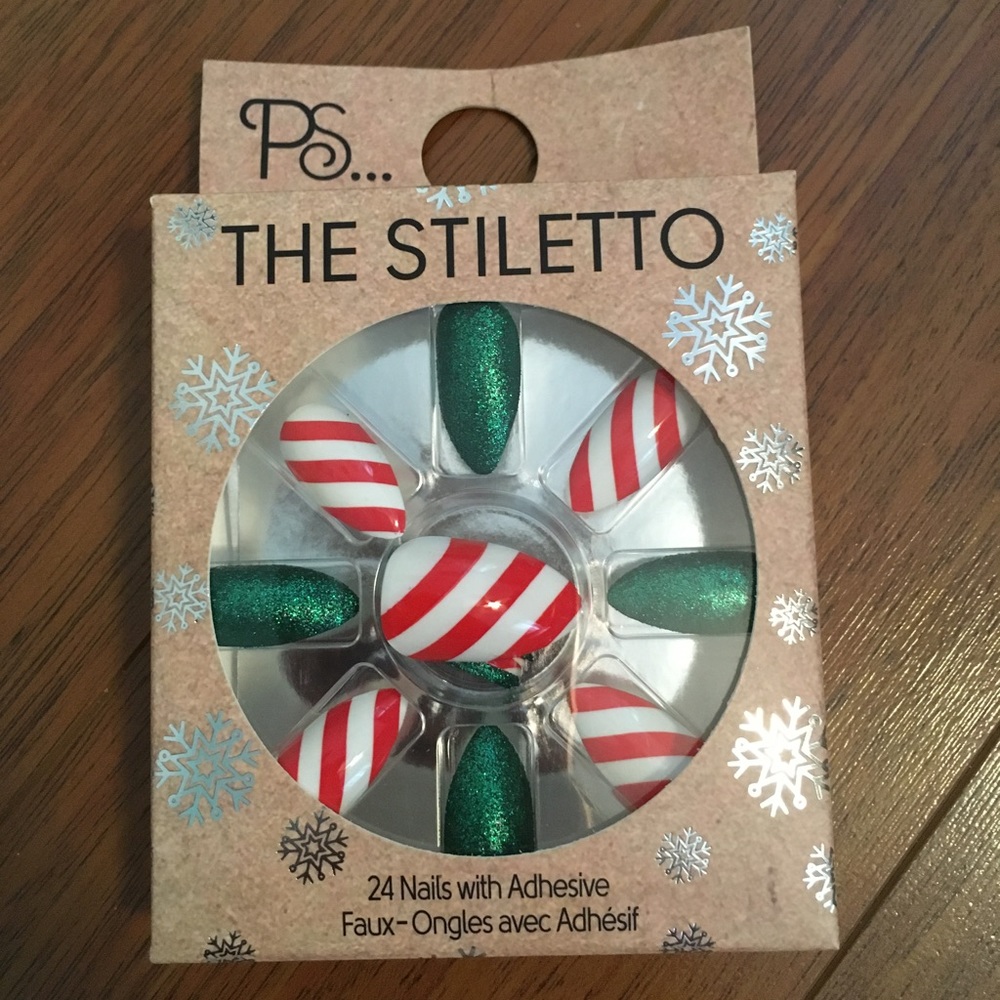 Christmas theme glue on nails